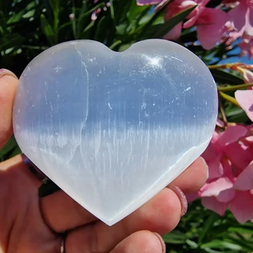 Sima felületű fehér szelenit szív, 7 cm