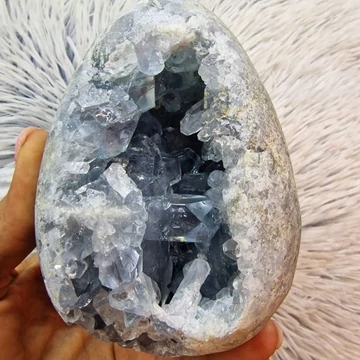 Cölesztin tojás 1071 g.