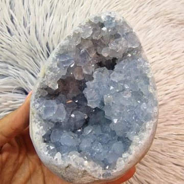 Cölesztin tojás 1274 g.