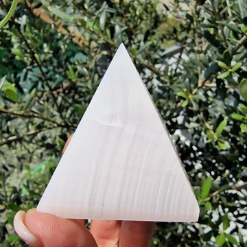 Ásvány piramis 4,5 cm
